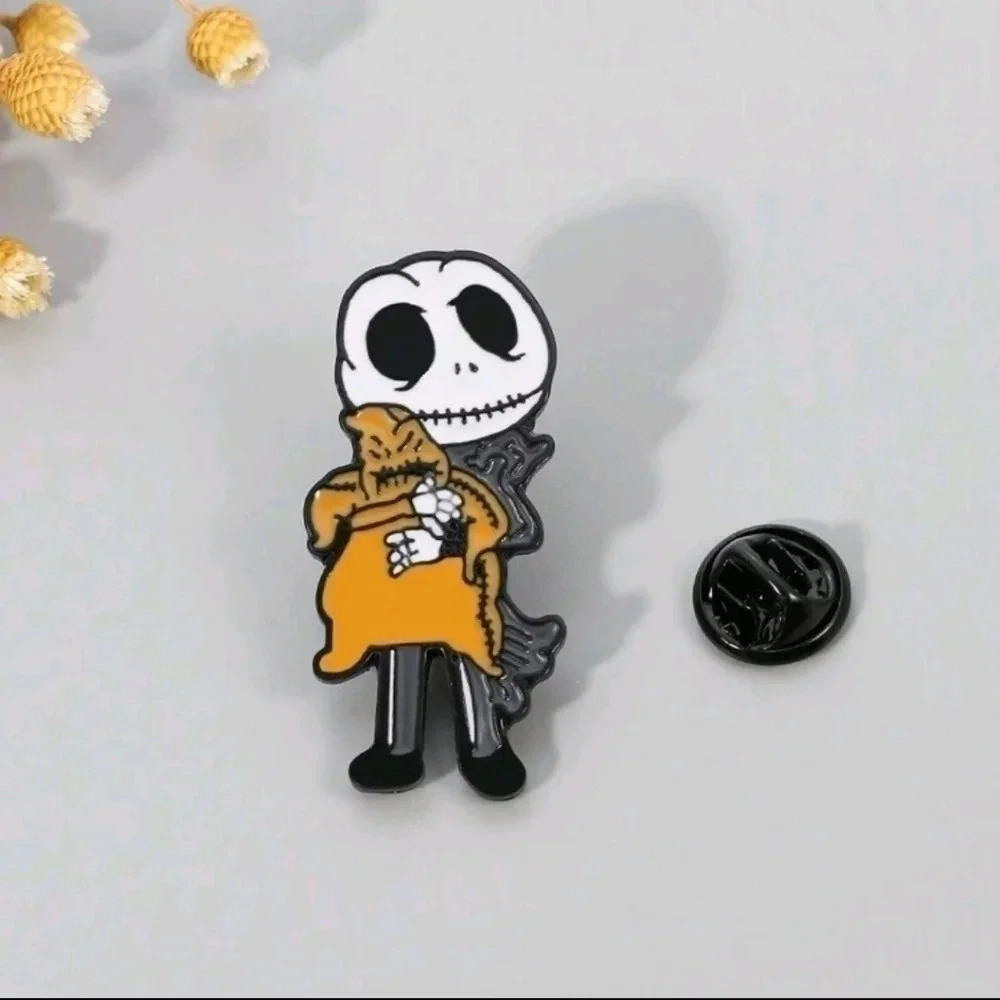 Jack skellington nightmare before Christmas Halloween collectors enamel pin bag